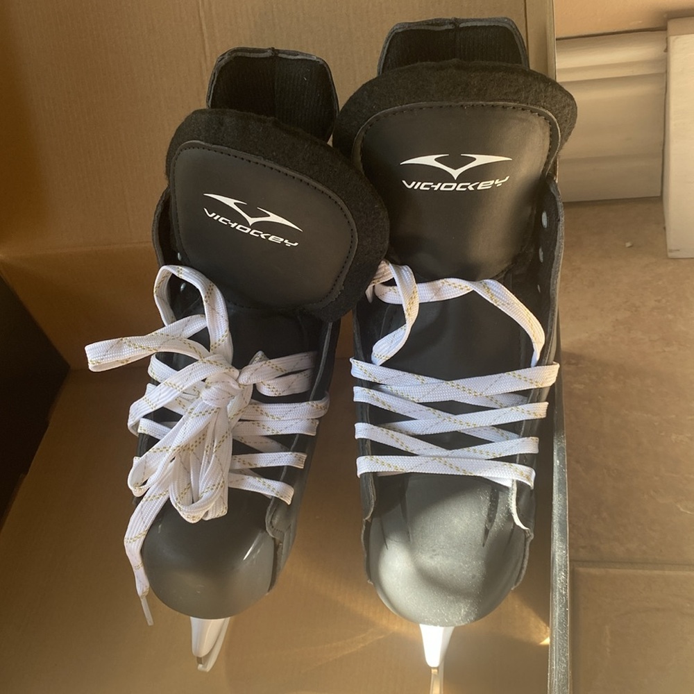 Brand New - Ice Skate Boys size 2